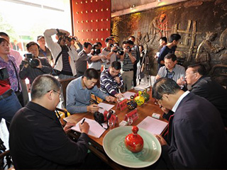 福建雙龍戲珠酒專(zhuān)家鑒評會(huì )圓滿(mǎn)成功！