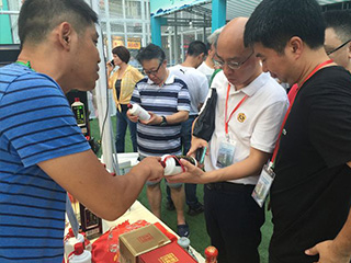 南平市五屆政協(xié)委員蒞臨雙龍戲珠酒廠(chǎng)參觀(guān)調研