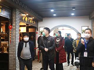 市委書(shū)記陳建新調研雙龍戲珠酒業(yè)復工復產(chǎn)工作