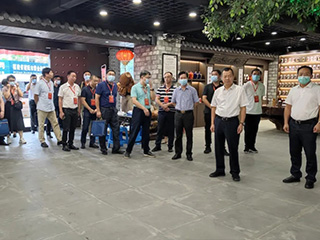 省人大代表蒞臨雙龍戲珠酒業(yè)開(kāi)展專(zhuān)題調研