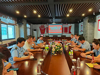 市場(chǎng)質(zhì)量監督管理局普法座談會(huì ) ---走進(jìn)雙龍戲珠酒業(yè)