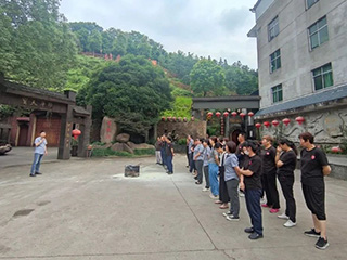 福建雙龍戲珠酒業(yè)有限公司開(kāi)展消防演練、有限空間應急預案演練及安全生產(chǎn)培訓